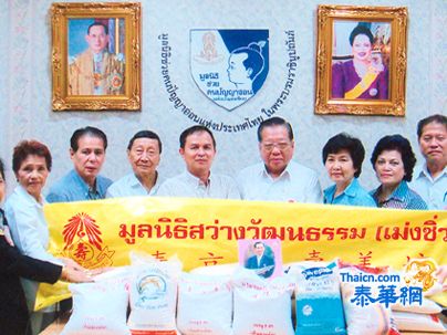 明寿善坛运载米物九百包分赠三家慈善学校