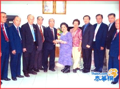 谢振城赞助华妇养老院卅万铢造福老人