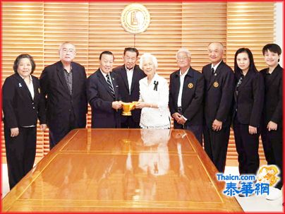 吕邢文英向报德善堂乐捐四十万铢惠济贫民