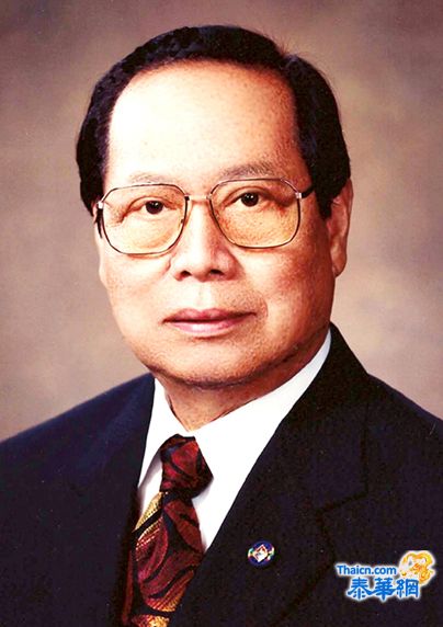 吴宏丰博士居丧不忘公益向各姓宗亲总会联合会、中华赠医所、潮阳同乡会各捐善款廿万铢