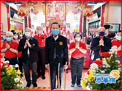 报德堂庆元宵佳节迎万佛节双喜临门延高僧诵吉祥经赐福信众 郑伟昌董事长明烛晋香 高梧桐黄维庆苏真娜吕烈鑫李先栋侯映辉等参加巡香礼