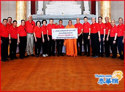 龙莲禅寺住持仁谊大师慷慨捐赠一百万铢善款 华侨报德善堂董事长郑伟昌博士及多位董事出席接领善款以表崇高敬意