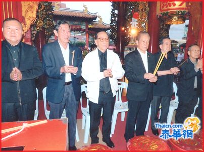 泰京天华慈善医院举行庆祝观世音菩萨应化纪念日 朱春隆董事长张荣炳副董事长分别主持明烛晋香仪式 普门报恩寺高僧诵经礼忏祈福