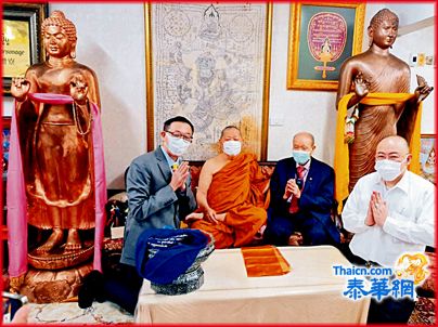 泰国副僧王、孔子学院泰方主席颂德通猜大僧长寿诞 侨领林楚钦主席陈振治博士张朝江偕令郎促猜李桂雄陈锡源偕宝眷陈绍扬马灿伟 郭光国郑岳龙郑伟中蔡蔚生陈世岳高徒  吴金城社长诸善信等莅临参加庆寿热烈非凡