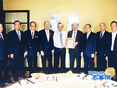 潮馆聘请许健生为名誉主席 蔡汉强主席亲自颁发请任书 许健生名誉主席慷慨赞助经费二百万铢