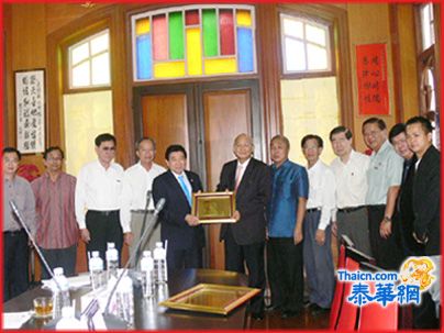 福建会馆召开会议讨论接办第九届世界福建同乡恳亲大会与增修会馆章程事宜