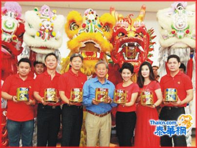 TOA集团新年推出新款黄金漆陈运楼主席偕总经理向大家拜年