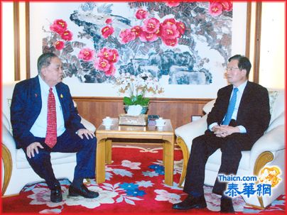 合艾潮馆代表团赴武汉参加国际潮团年会 方志雄团长率领特往向宁赋魁大使辞行