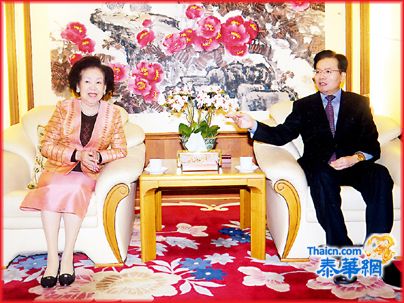 华文民校协会主席梁冰敬向宁赋魁大使贺年 汇报协会在泰国七部域推展华文教育的现状