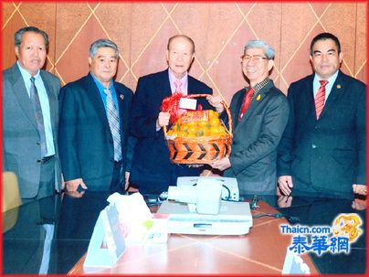迎接春节 张朝江大厦贺客盈庭 张镇雄张朝明张创标张松炎李雄吴金城登府拜年