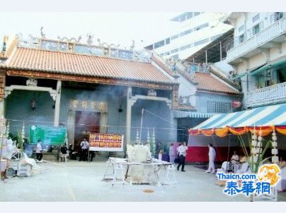 泰國廣肇會館在廣東神廟舉行了隆重的鑄佛儀式