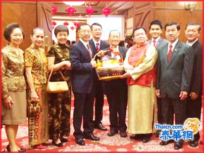 中国驻孔敬总领馆隆重举行新春招待会 唐宏副总领事主持招待会并致新春贺辞 前上议员锺灿峰博士锺金炳名誉领事及东北部政界长官侨团首长近千嘉宾应邀出席