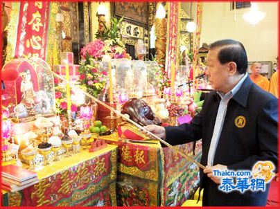 华侨报德善堂举办庆祝宋大峰祖师成道吉日盛会 郑伟昌副董事长主持明烛 延请高僧设坛诵经礼佛祈福
