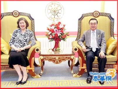 李铭如主席率广西总会诸首长赴潮州会馆 向黄迨光主席拜年 感谢对广西总会的支持 广西海外交流协会敦请黄主席为第五届理事会副会长