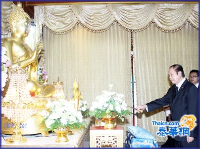 陈景辉令元配陈运金贤昆玉令萱堂映芳连孺人太孺人仙逝 刘锦庭主礼侨团首长总晋香  蔡汉强僧前明烛 黄汉良陈万平张永吉等陪礼