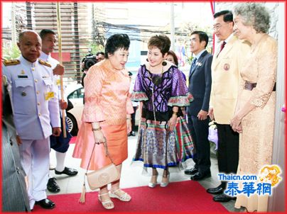 坤仁洪丘夏莉主席隆重举行大型舞剧恭贺拍翁昭颂莎娃丽殿下60华诞 殿下驾幸剧场观看演出所得所收将用于发展泰国青少年促进青年一代发展