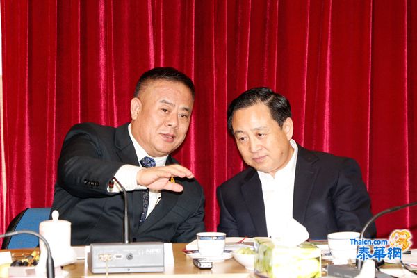 广东省纪委书记黄先耀莅访泰华青商会与粤籍侨胞代表座谈