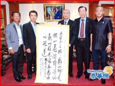 黄汉城主席令郎龙臣龙桂拜访陈振治主席献墨宝 陈主席热忱接待致谢活家常 黄大庆陪同拜会