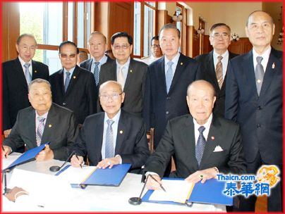 陈振治张朝江庄镇雄陈绍扬朱春隆章德光郭光国林盛罗豪杰刘树光振禀陈英泰等晋宫签名恭颂诗丽吉皇后殿下懿寿千秋