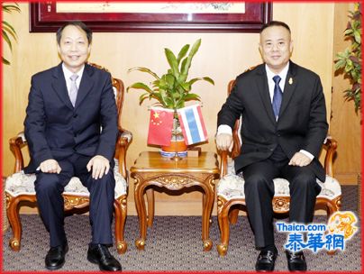 李跃旗书记率上海市场浦区代表团访华人青年商会受热烈欢迎 与正副会长李桂雄赵春森会商合作共享发展新机遇