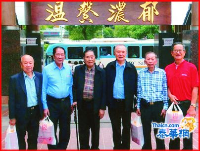 方成达主席率「商联总会代表团」一行卅余人浩浩荡荡展开历史性之行 赴呵叻北冲县参访副主席许秋正贤伉俪新落成富丽堂皇全柚木别墅 同往首长：张奕松王秋松李鉴川徐秀辉马桂玉许秋松许钊森陈楚强杜松龄卓合成黄丰利等叹为观止