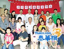 北京华文学院泰国分院庆祝教师节魏青院长主持庆祝活动并向全体教师赠送礼物