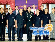 光华学校领导向第一军长贺年 邬隆绿中将热烈接待张步青主席一行