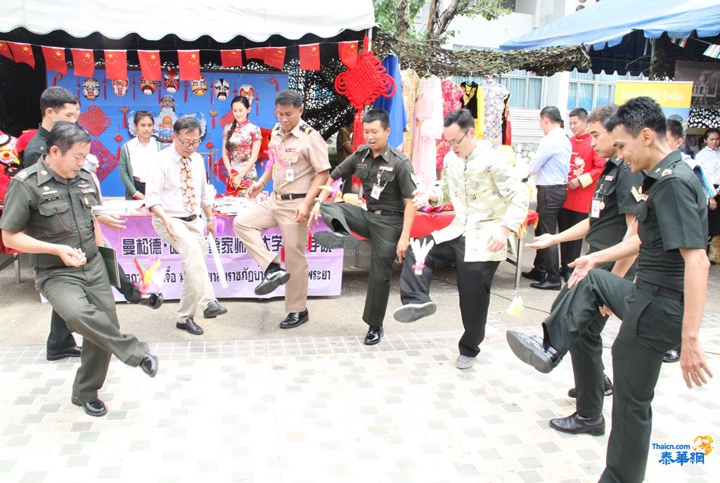 曼松德孔子学院三进泰国军营唱响中国风