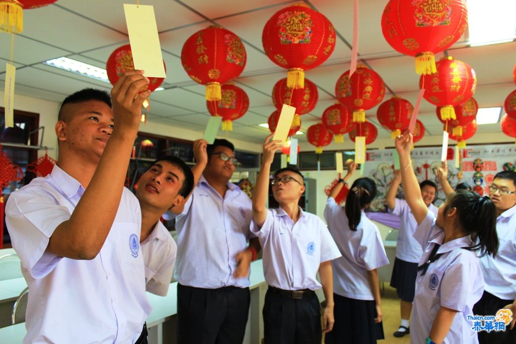 曼松德孔子学院“闹元宵”体验中国灯节
