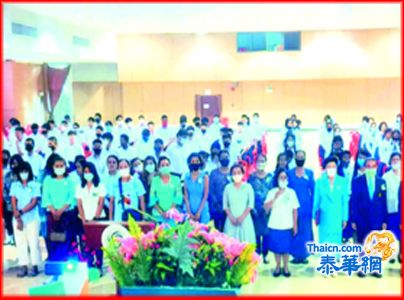 潮馆常务秘书邱燕桂在母亲节勉励师生 崇颂皇恩争作忠孝德智体全面发展人才 徐惠深陈灿泰萧俊杰廖令金与潮州中学师生数百人欢度母亲节