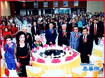 孔堤公学九十九周年庆联欢晚会凝聚泰华各界捐资助学 大会主席陈运金张龙一等秘书罗宗正黄迨光陈贵荣致词 梁冰赖婵卿姚汉龙林盛黄美叶张进亮陈通广陈志鸿章德辉吴金城社长等共襄盛举
