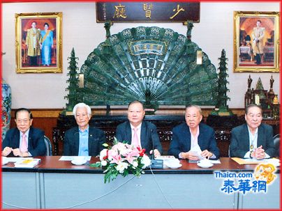 潮安同乡会全泰内地乡亲各分会联络处正副首长联席会议 由陆少滨理事长主持致迎词祝愿与时俱进同创更辉煌 获永远荣誉理事长陈绍扬乐助会务基金十万铢 荣誉理事长郑暹国五万铢