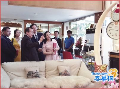 中国驻孔敬总领事廖俊云参访泰峰电缆工厂 锺灿峰董事长锺金炳名誉领事陪同参观生产 前国会主席菩钦阁下前上议院主席尼空阁下前警总指挥威昌警上将应邀出席接待廖总领事并进行会谈交流