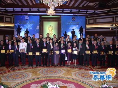 宗联向陆军保卫国土慈善基金会献款6,225,000铢黄汉良主席陆总巴育上将在联欢大会致辞表心声