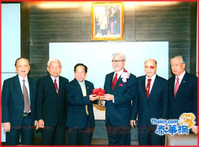 徐氏宗亲总会新届就职 位合蝉联理事长 徐惠深主持授印仪式