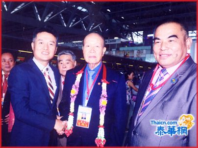 张朝江率领旅泰港头乡张氏家族总会庆贺团回梓 全团卅人将参加胪岗镇实验幼儿园落成揭幕典礼