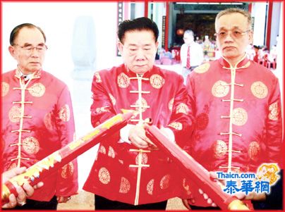陈景辉领导全泰陈氏裔孙春分谒祖 长辈陈绍扬静汉裕汉涛英榜新国詹美珠金娟等首晋香