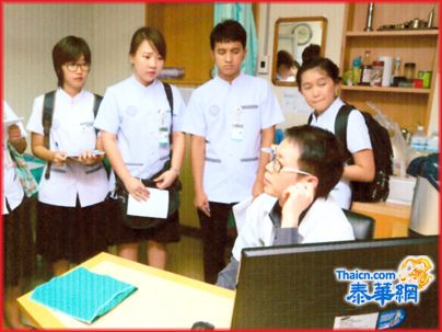 玛律隆大学泰医学系学生一行60人莅临华侨报德善堂附设华侨中医院参观访问