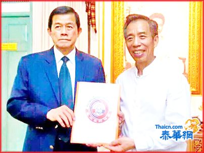 覃氏瑶医掌门人覃诞云率公益团会见前副总理功 宁赋魁大使 参观泰国草药医院与专家交流促进中泰医药互补发展